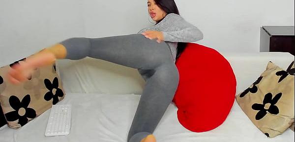  big ass girl930d squirting in tight yoga pants
